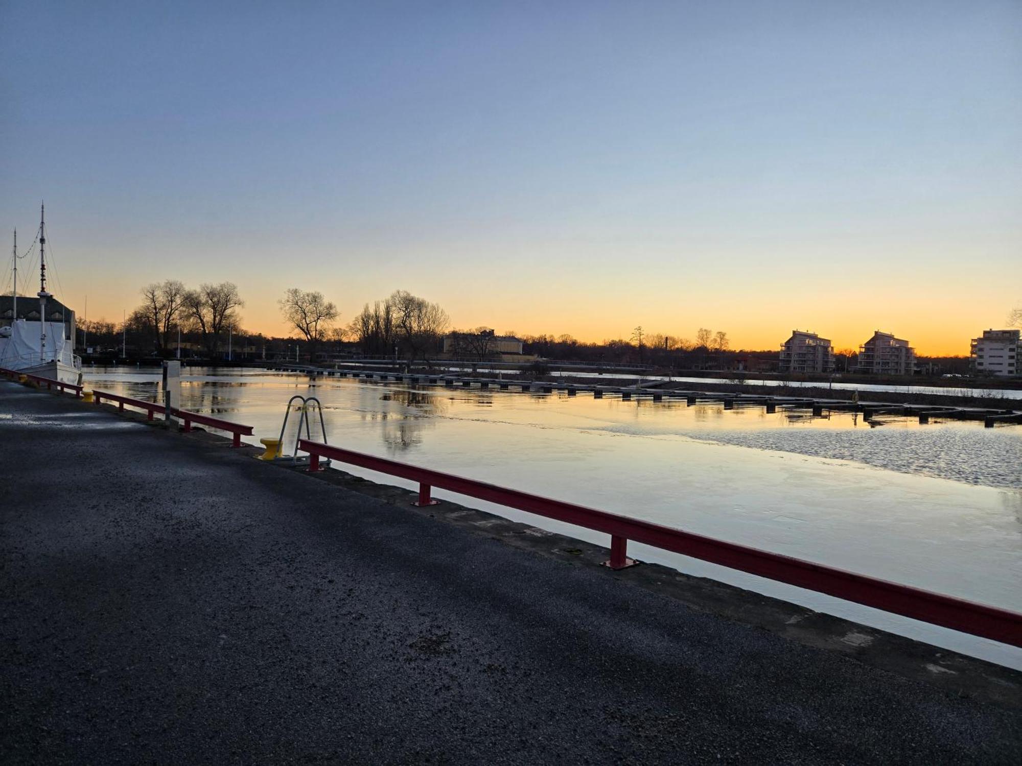 Vaenerport Lakefront Hotell Mariestad Exterior foto